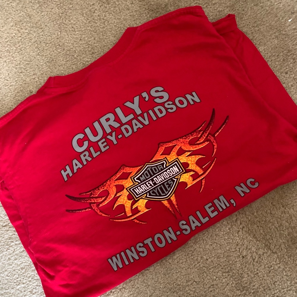 red harley davidson t-shirt!